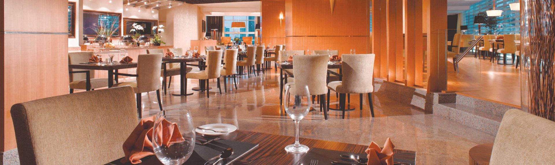 Oakwood Premier Cozmo Jakarta Dining