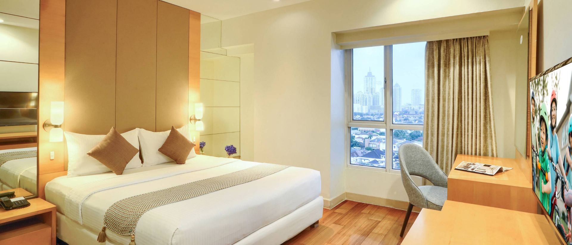 Gambaran Umum Banner Somerset Berlian Jakarta