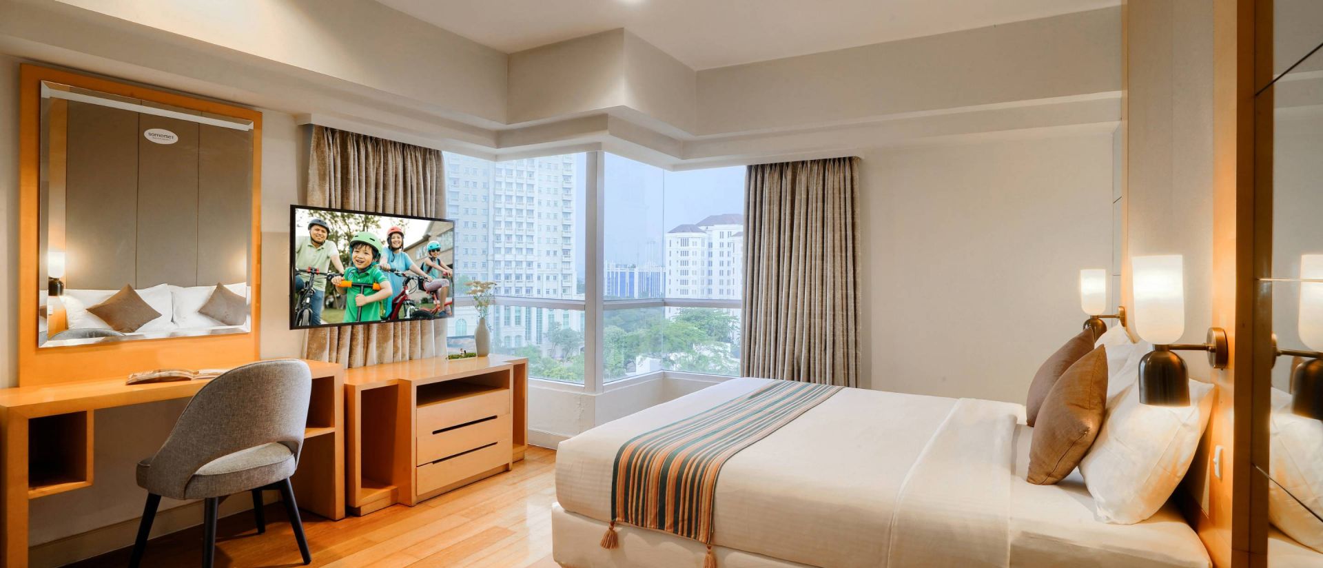 Gambaran Umum Banner Somerset Berlian Jakarta