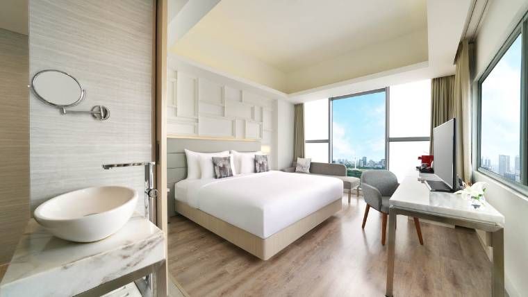 Room Types 2024 VHEX Thumbnail VertuCornerRoomMonasView