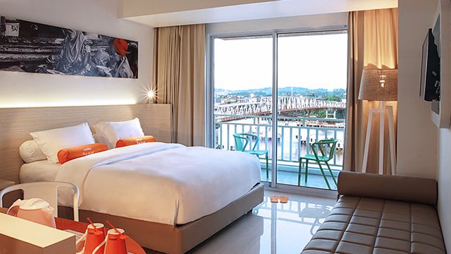 HARRIS Balcony River View