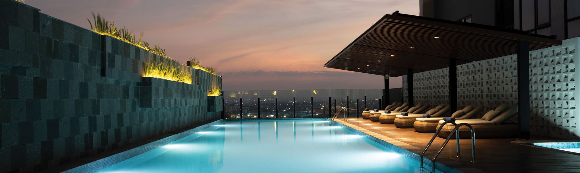 banner amenities queen city semarang