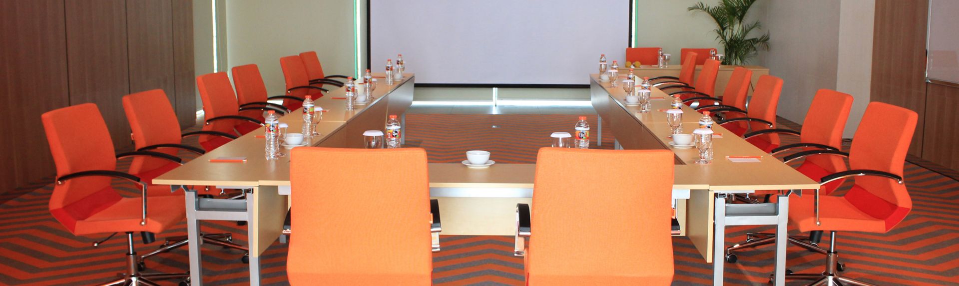 HARRIS Hotel & Conventions Solo Meetings and Events