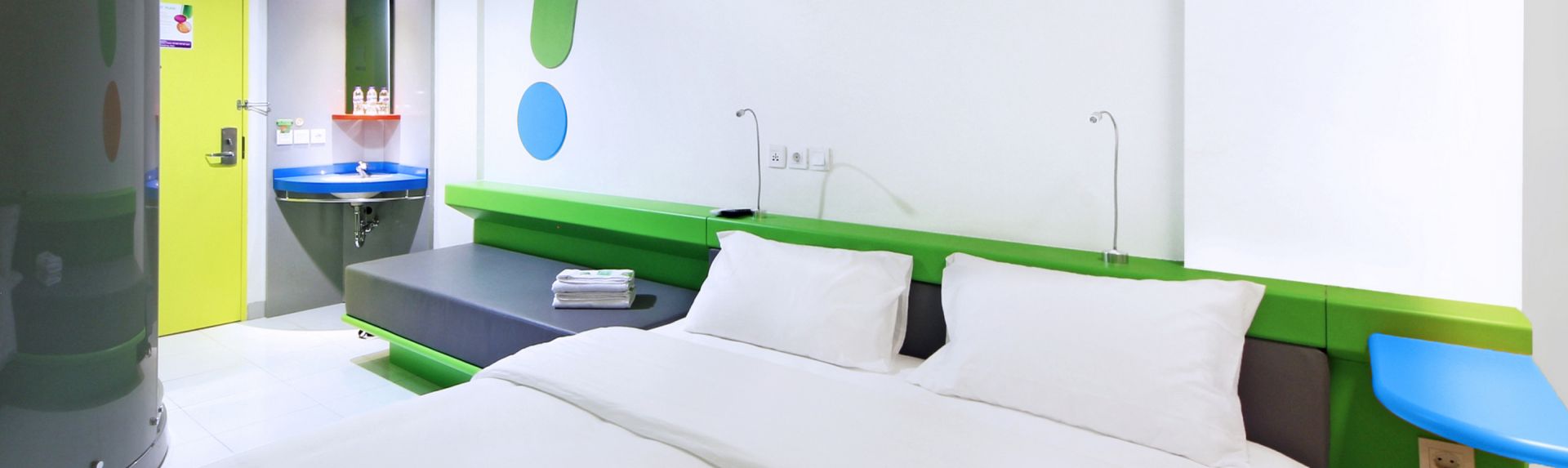 POP Hotel Airport Tangerang banner desktop