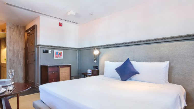 Overview Studio Executive Thumbnail