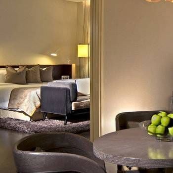 One-Bedroom Brown Suite