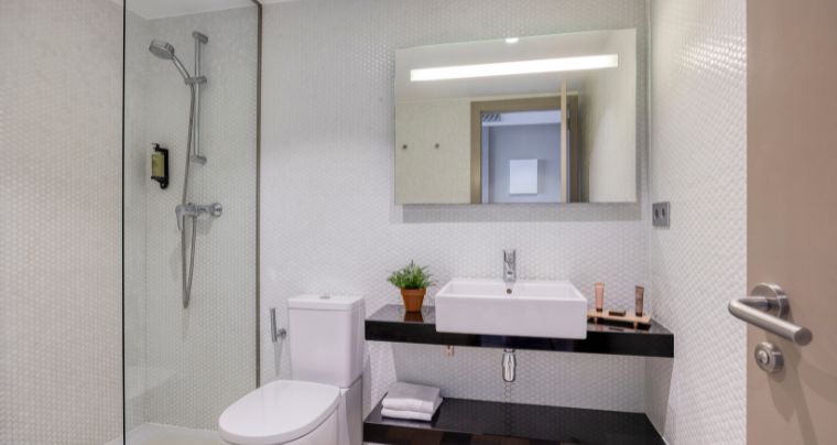 Citadines Las Ramblas Barcelona | One Bedroom Apartment | Bathroom