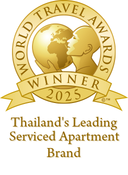 <strong>แบรนด์เซอร์วิสอพาร์ตเมนต์ชั้นนำของประเทศไทย ประจำปี 2025</strong></br>ใบรับรองฉบับนี้แสดงให้เห็นว่า ผู้ถือตราสัญลักษณ์นี้ได้รับการโหวตให้เป็นผู้ชนะรางวัลนี้ โดยผู้ลงคะแนนจากงาน World Travel Awards ครั้งที่ 32