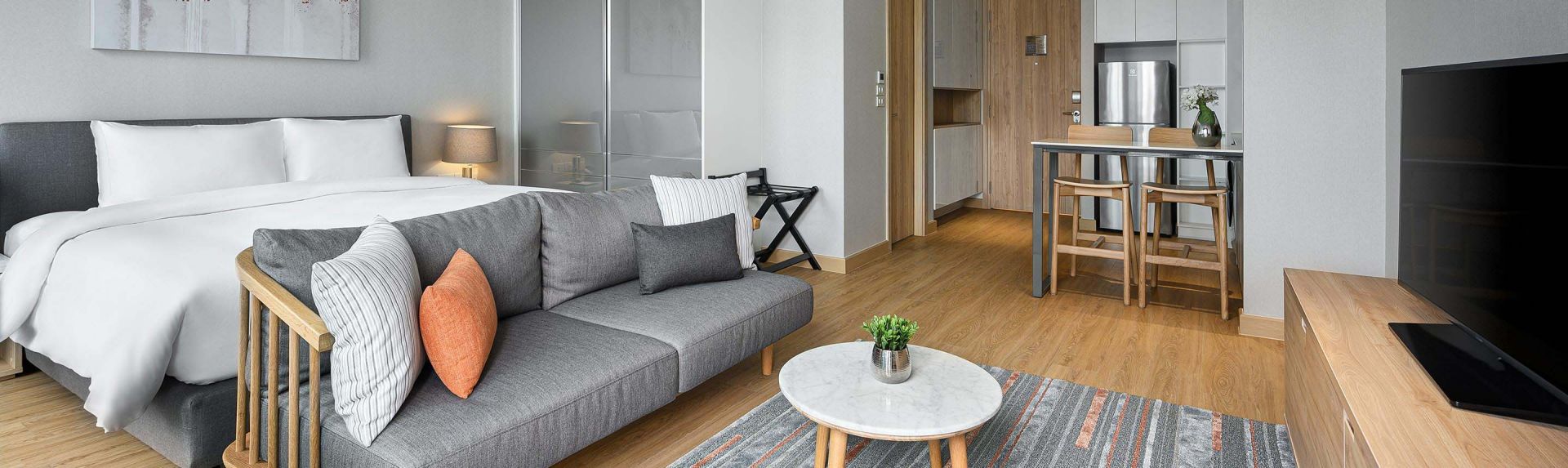 Oakwood Suites Bangkok Studio Executive Banner Desktop