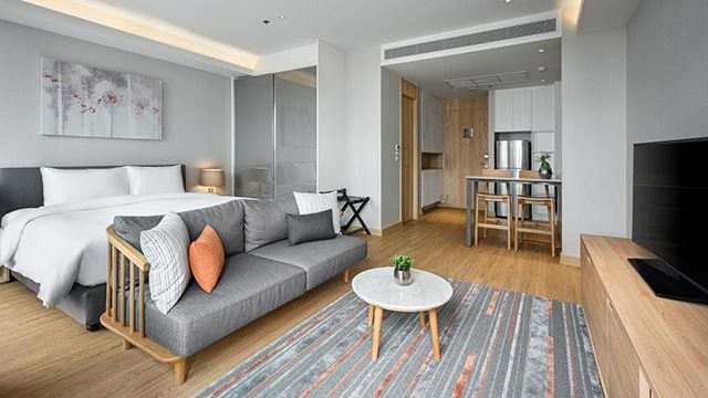 Overview Studio Executive Thumb