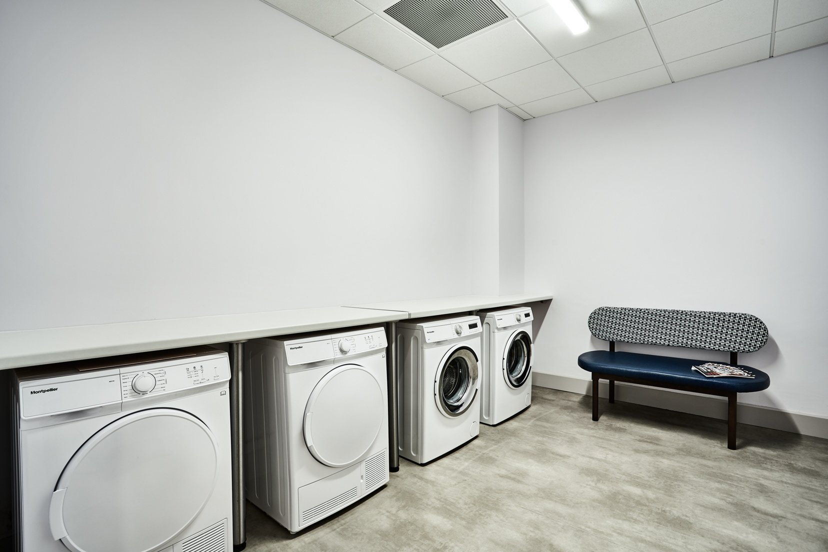 Laverie avec machines à laver et sèches-linges, appart hotel Liverpool
