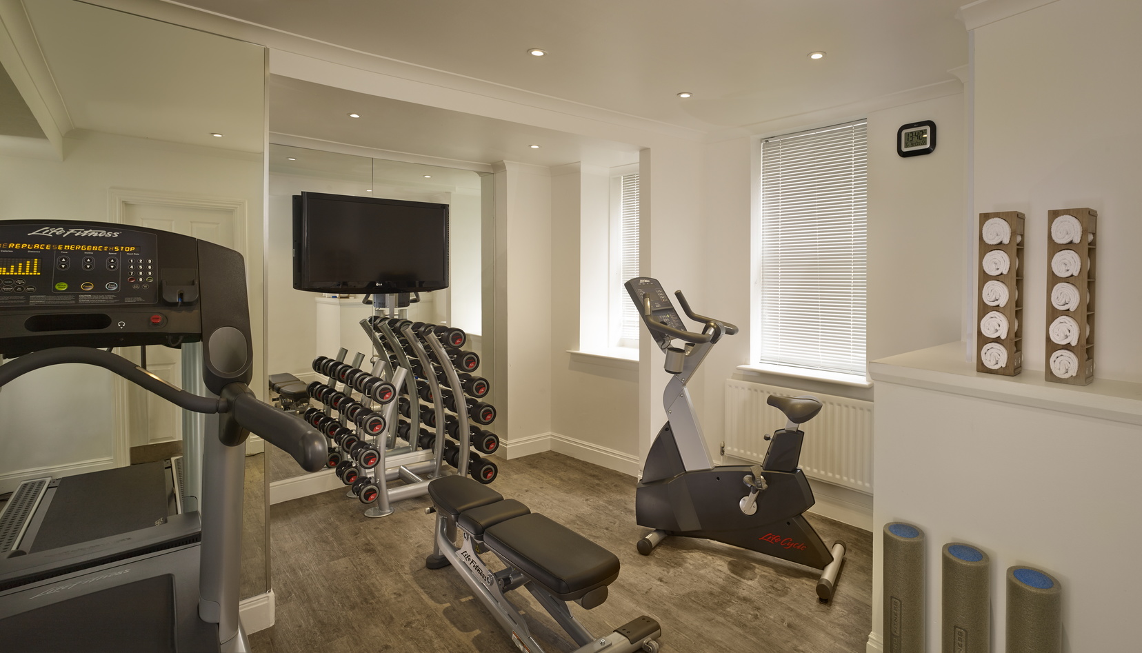 Gimnasio equipado con cintas de correr y bicicletas elípticas, apart hotel London