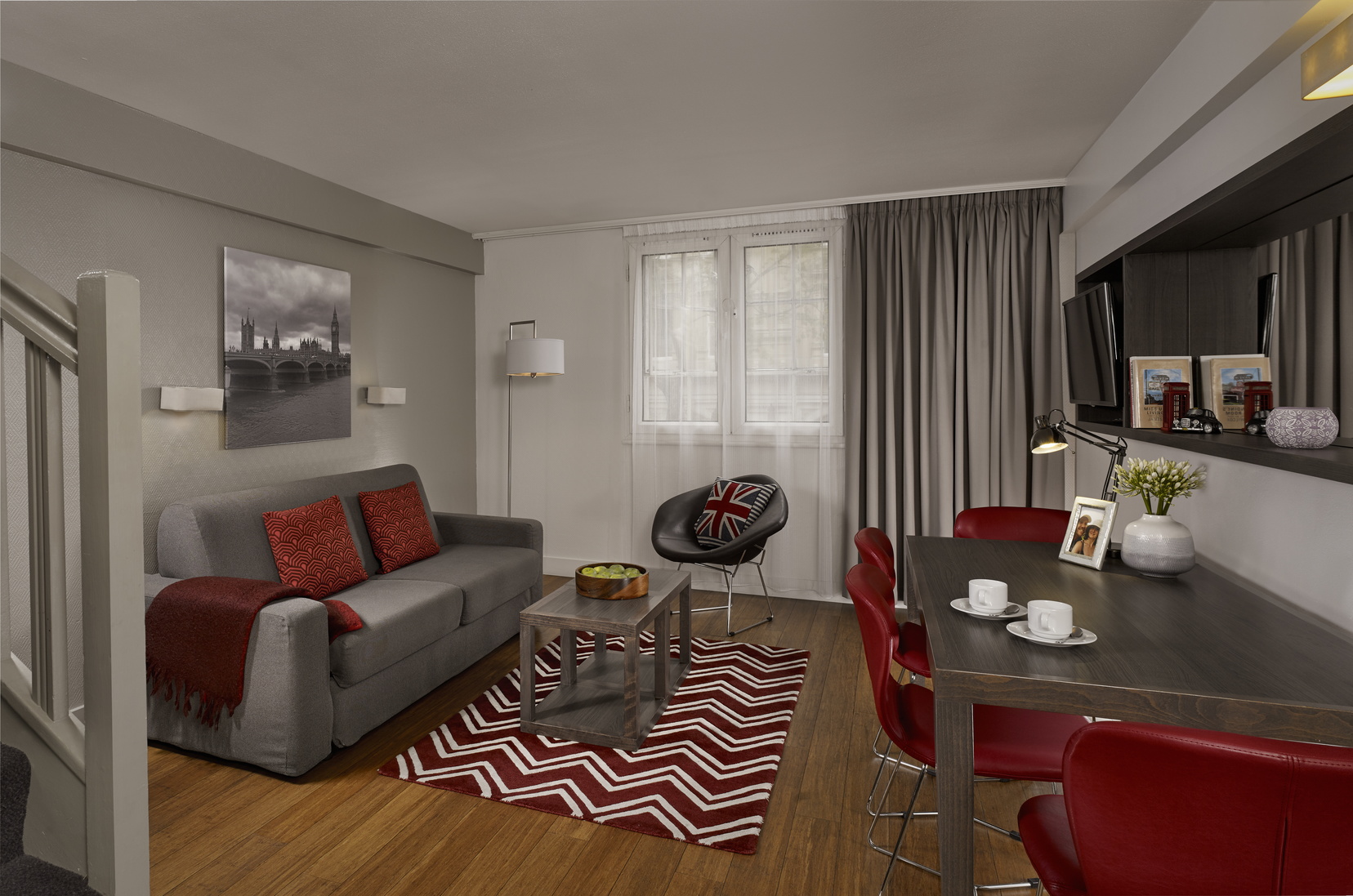 Wohnzimmer eines 3-Zimmer-Apartment mit Ess- und Arbeitsbereich, wohnen auf Zeit in London