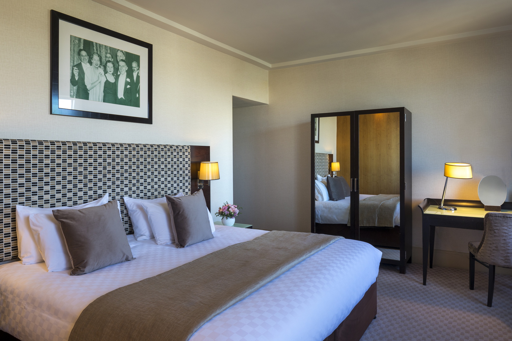 Chambre Exécutive équipée d'un lit double et d'un espace bureau, hôtel Londres