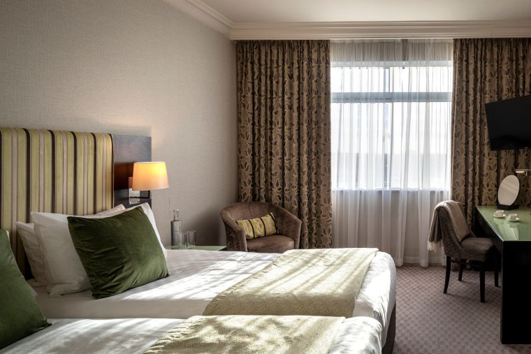 Chambre Simple Supérieure équipée de deux lits simples, hôtel Londres