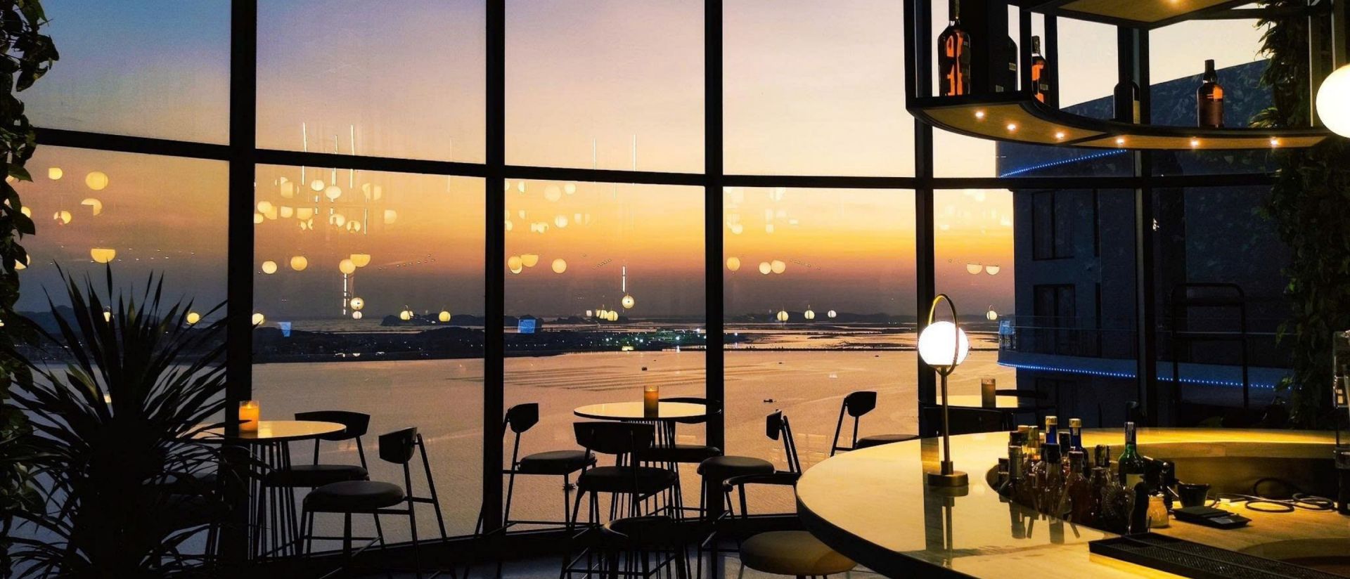 citadine-marina-halong-sky-bar