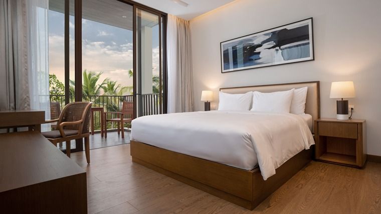 4 Bedrooms Family Corner Garden Villa