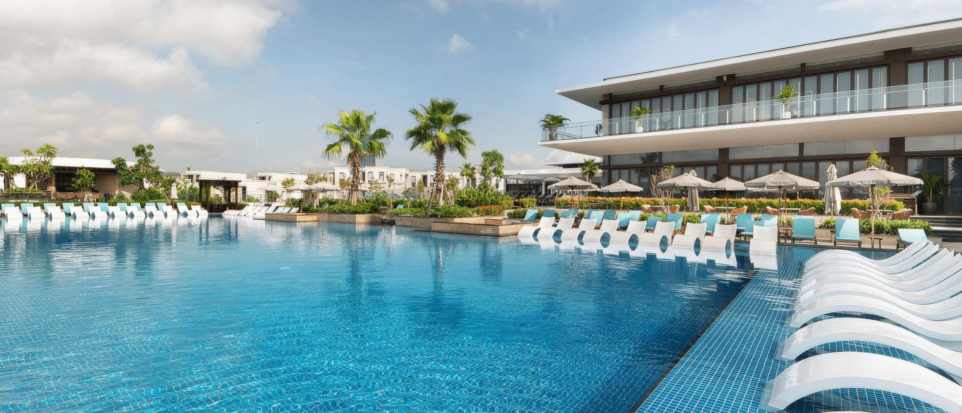 oakwood-ha-long-swimming-pool