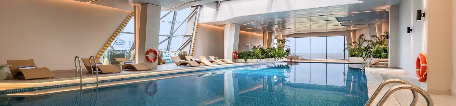 lasong-hotel-four-seasons-swimming-pool