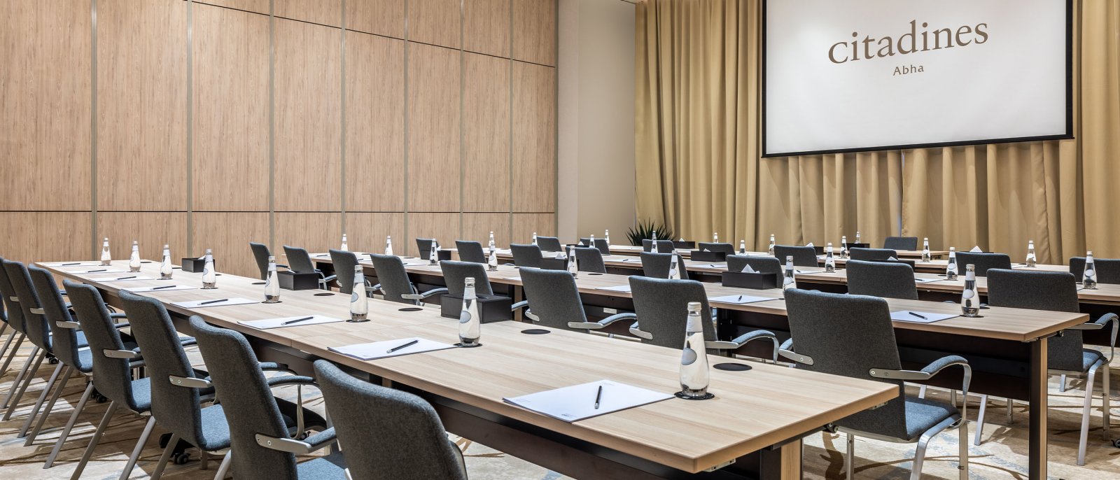 meeting and event at oakwood ha long