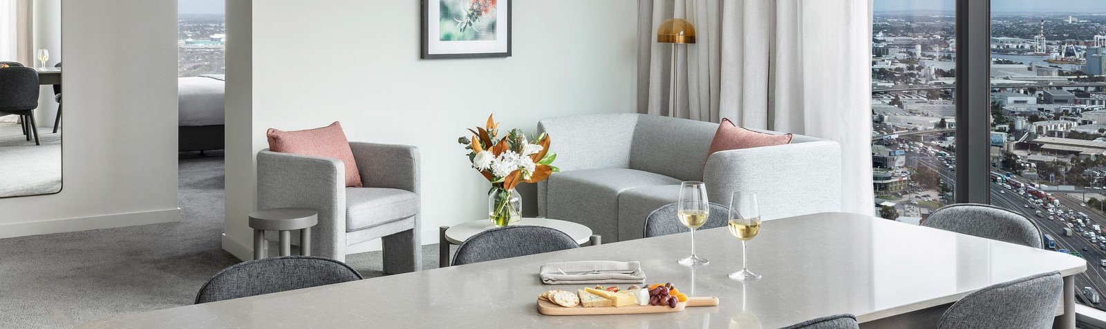 Oakwood Premier Melbourne Two Bedroom Executive Apartment Banner Desktop