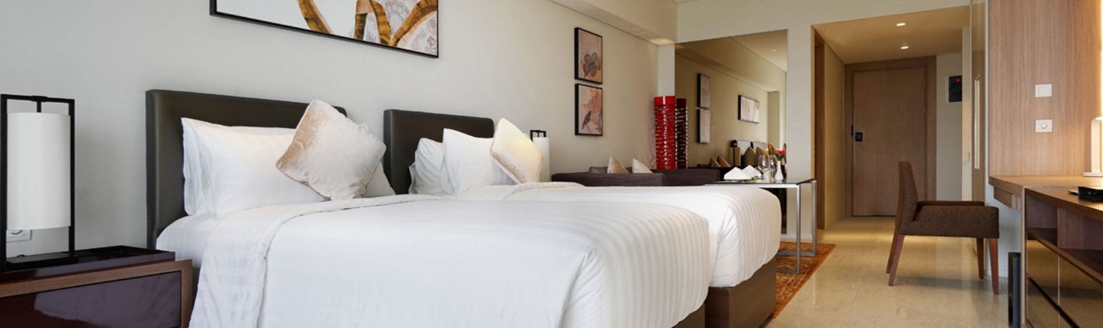 Oakwood Hotel Residence Surabaya Superior Twin Room Banner Desktop