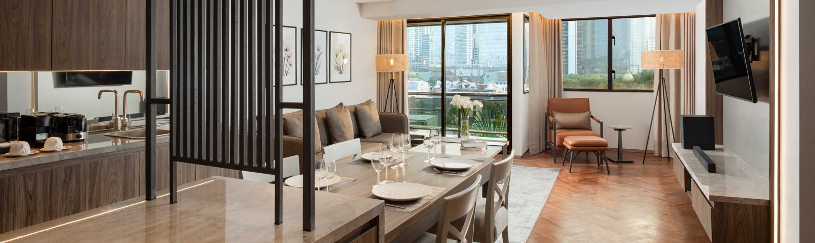 Tongkat Oakwood Suites Kuningan Jakarta Banner