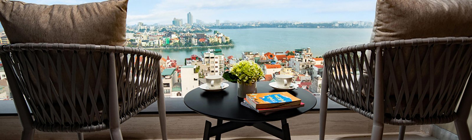 Oakwood Residence Hanoi 2 Phòng ngủ Căn hộ Deluxe Desktop Banner